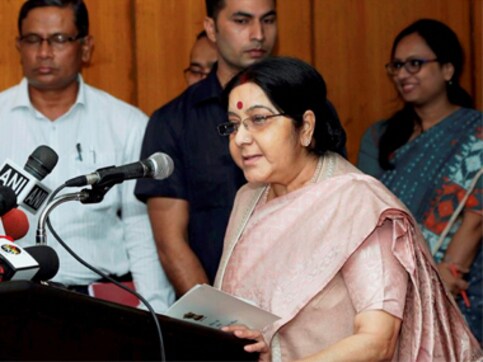 Sushma Swaraj meets ex-Bangladesh PM Khaleda Zia in Dhaka; discuss upcoming polls Sushma Swaraj meets ex-Bangladesh PM Khaleda Zia in Dhaka; discuss upcoming polls