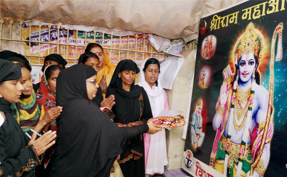 Muslim women offer prayers to Lord Rama to promote communal harmony on the occasion of Diwali festival in Varanasi on Wednesday. PTI India's streets deck up with lanterns, diyas as people gear up to celebrate Diwali