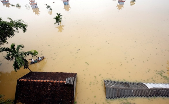 Vietnam in deep waters after tropical depression cause flooding, landslide Vietnam in deep waters after tropical depression cause flooding, landslide
