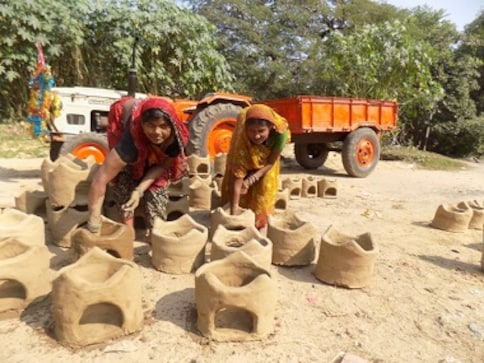 As Chhath celebrations kick off in Bihar, Muslim potters work on earthen stoves for Hindu devotees