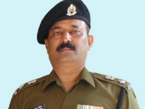 BSF officer Deepak Mondal, attacked by cow smugglers in Tripura, succumbs to injuries in Kolkata BSF officer Deepak Mondal, attacked by cow smugglers in Tripura, succumbs to injuries in Kolkata