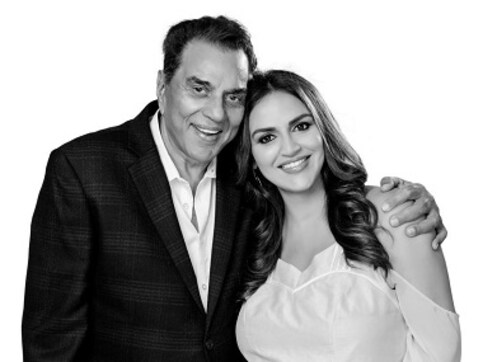 Dharmendra, Esha Deol strike a pose; Downton Abbey promises 'big news': Social Media Stalkers' Guide Dharmendra, Esha Deol strike a pose; Downton Abbey promises 'big news': Social Media Stalkers' Guide