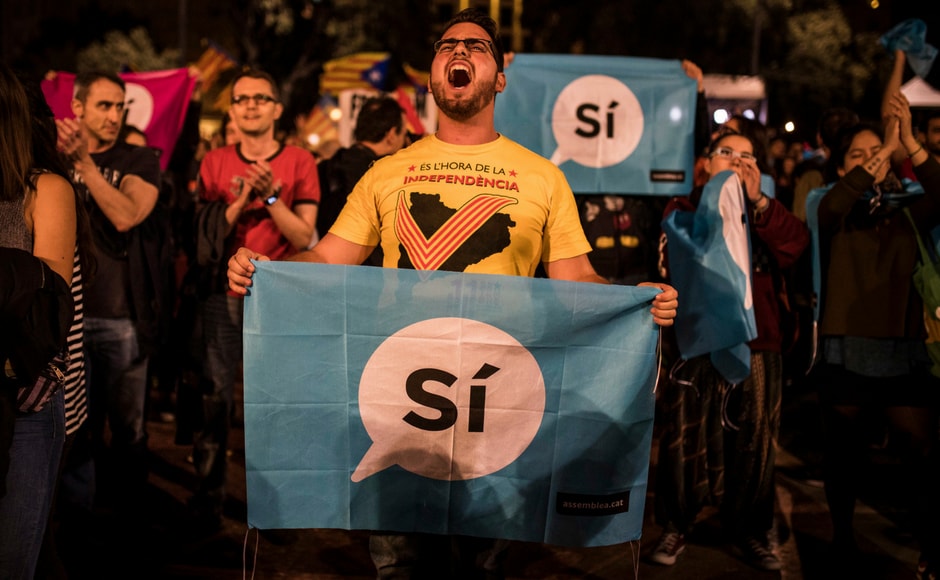 Independence supporters gather in Barcelona's main square, Spain on Sunday. Authorities say 844 people and 33 police were injured Sunday in Spanish police raids to halt the independence vote organized by the Catalan autonomous government that was declared illegal by Spain's constitutional court. AP Independence supporters gather in Barcelona's main square, Spain on Sunday. Authorities say 844 people and 33 police were injured Sunday in Spanish police raids to halt the independence vote organized by the Catalan autonomous government that was declared illegal by Spain's constitutional court. AP