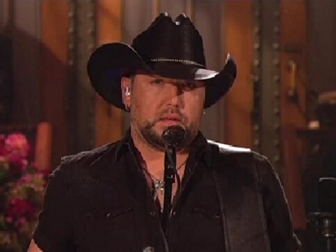 Jason Aldean honours victims of Las Vegas mass shooting with Tom Petty cover on Saturday Night Live Jason Aldean honours victims of Las Vegas mass shooting with Tom Petty cover on Saturday Night Live
