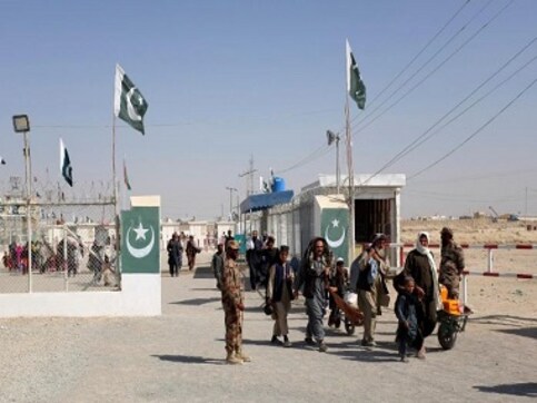 Pakistan fences border with Afghanistan to prevent militants from crossing over Pakistan fences border with Afghanistan to prevent militants from crossing over