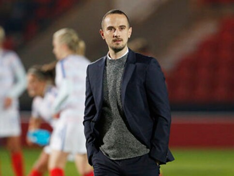 FA bosses in hot water over 'shambolic' handling of Mark Sampson affair as clamour for resignation grows FA bosses in hot water over 'shambolic' handling of Mark Sampson affair as clamour for resignation grows