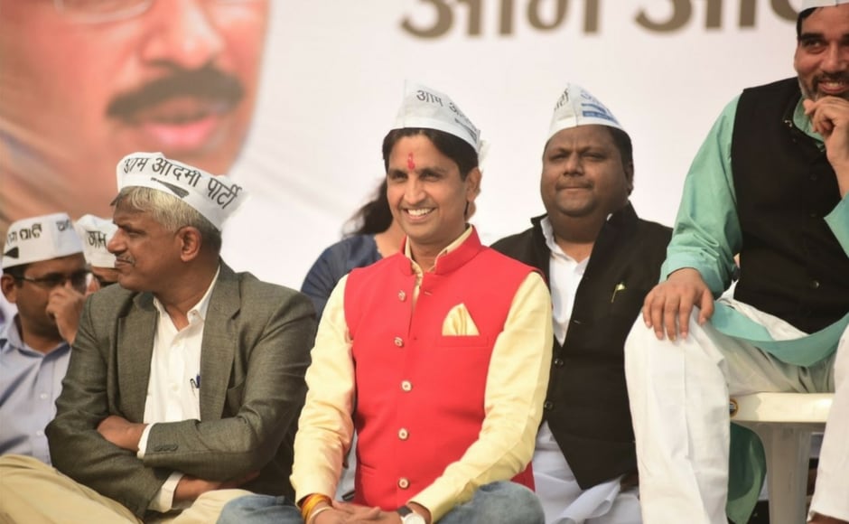 Kumar Vishwas, senior leader of AAP, spoke about the spat between old 'friends' and the irreconcilable differences between the founding members of the Aam Aadmi Party. He also took potshots against parties that gives more importance to individual leaders than the country. Image Courtesy: Twitter @AamAadmiParty Kumar Vishwas, senior leader of AAP, spoke about the spat between old 'friends' and the irreconcilable differences between the founding members of the Aam Aadmi Party. He also took potshots against parties that gives more importance to individual leaders than the country. Image Courtesy: Twitter @AamAadmiParty
