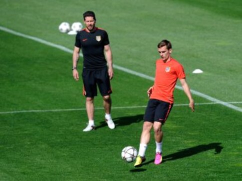 La Liga: Atletico Madrid boss Diego Simeone vows to defend under-fire Antoine Griezmann 'to the death' La Liga: Atletico Madrid boss Diego Simeone vows to defend under-fire Antoine Griezmann 'to the death'