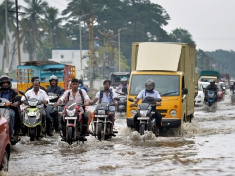 Rains continue to lash Chennai: Tamil Nadu government appears not to have learned from 2015 floods Rains continue to lash Chennai: Tamil Nadu government appears not to have learned from 2015 floods