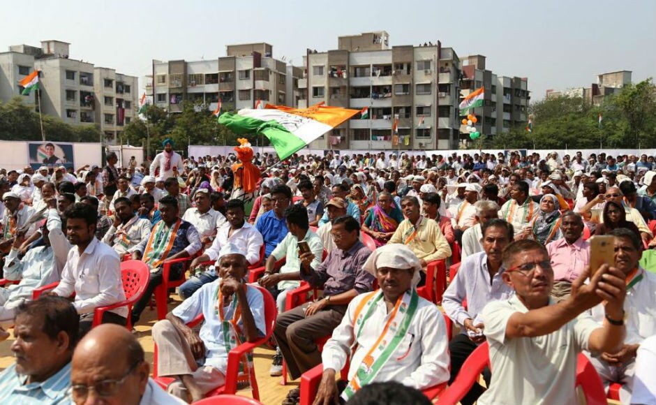 Later, Gandhi interacted with small manufacturers, entrepreneurs, professionals and Intellectuals. He also took a stop at Shri Ranchhodray temple in a village in Valsad. Rahul performed aarti and offered prayers at the temple according to the local ritual. Twitter/@INCGujarat Rahul Gandhi wraps up three-day Gujarat tour ahead of Assembly polls; addresses rallies in Valsad, Surat