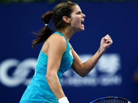 WTA Elite Trophy: Julia Goerges sends Kristina Mladenovic packing; Sloane Stephens exits after retiring injured WTA Elite Trophy: Julia Goerges sends Kristina Mladenovic packing; Sloane Stephens exits after retiring injured