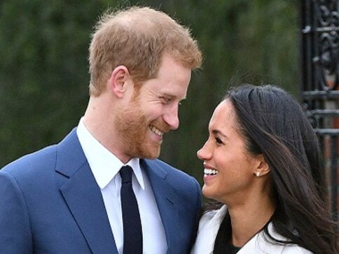 Prince Harry, Meghan Markle engaged: First photos of the couple after official announcement Prince Harry, Meghan Markle engaged: First photos of the couple after official announcement