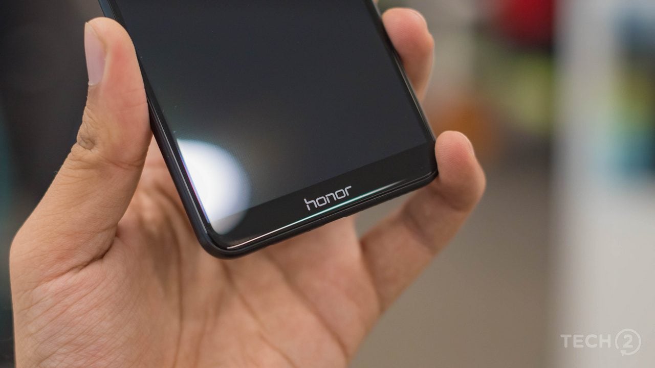 The Honor logo now sits on the chin. Image: tech2/Rehan Hooda