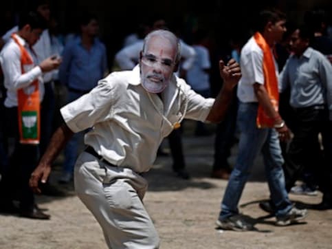 Yuva Desh's Narendra Modi tweet: Congress must avoid such faux pas, because Gujarat is proud of its 'chaiwallah' Yuva Desh's Narendra Modi tweet: Congress must avoid such faux pas, because Gujarat is proud of its 'chaiwallah'