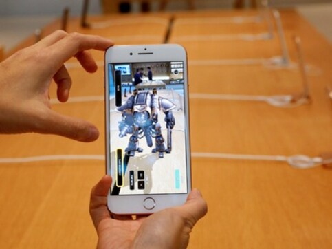 Apple is working on reality OS-powered AR headset; plans to announce it by 2019 with sales set for 2020 Apple is working on reality OS-powered AR headset; plans to announce it by 2019 with sales set for 2020