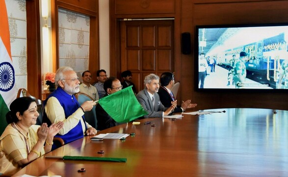 Narendra Modi flags off India-Bangladesh Bandhan Express with Sheikh Hasina, Mamata Banerjee Narendra Modi flags off India-Bangladesh Bandhan Express with Sheikh Hasina, Mamata Banerjee