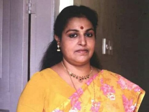 T Vasanthi dies at 65; veteran Malayalam actress was known for Yavanika, Nirakootu roles T Vasanthi dies at 65; veteran Malayalam actress was known for Yavanika, Nirakootu roles