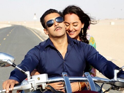 Sonakshi Sinha rubbishes rumours of fallout with Salman Khan; confirms she is part of Dabanng 3 Sonakshi Sinha rubbishes rumours of fallout with Salman Khan; confirms she is part of Dabanng 3