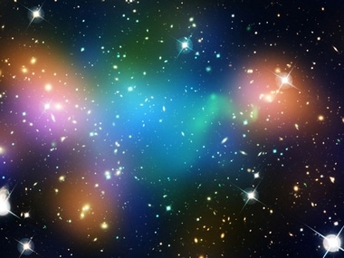 This image shows the distribution of dark matter, galaxies, and hot gas in the core of the merging galaxy cluster Abell 520. The result could present a challenge to basic theories of dark matter. Image: Nasa