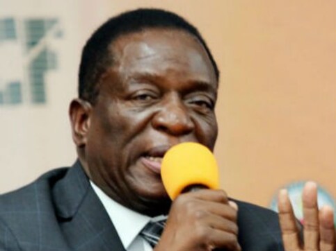 Zimbabwe's incoming leader Emmerson Mnangagwa returns home amid cheers; to be sworn in as president on Friday Zimbabwe's incoming leader Emmerson Mnangagwa returns home amid cheers; to be sworn in as president on Friday