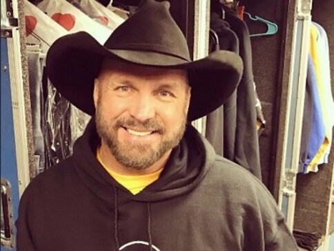 Garth Brooks remembers his initial days of struggle in new book Garth Brooks remembers his initial days of struggle in new book