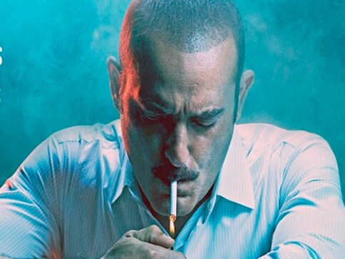 Ittefaq posters showing Akshaye Kumar smoking taken down after health department issues notice Ittefaq posters showing Akshaye Kumar smoking taken down after health department issues notice