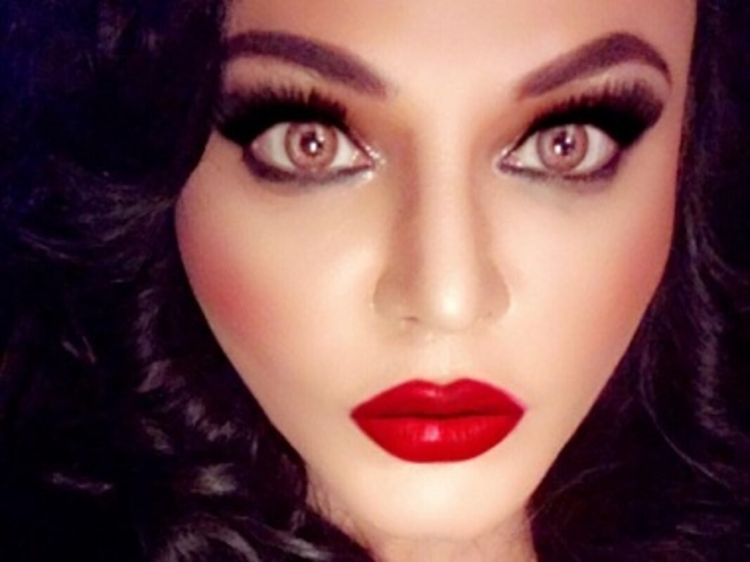 Rakhi Sawant Is Back On Instagram And She S Verified Social Media Stalkers Guide Entertainment News Firstpost Years ago when she appeared as a contestant on bigg boss' first season, i became a bigger fan of the legend when she rolled anyway, since rakhi was injured, she was on a complete bed rest as per her latest instagram updates. firstpost