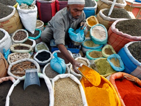 Inflation in November breaches RBI's median target of 4%; factory output growth slips to 2.2% in October Inflation in November breaches RBI's median target of 4%; factory output growth slips to 2.2% in October