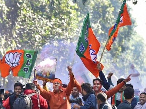 Gujarat Assembly Election 2017: BJP hits halfway mark of 92, but falls well short of exit poll predictions Gujarat Assembly Election 2017: BJP hits halfway mark of 92, but falls well short of exit poll predictions