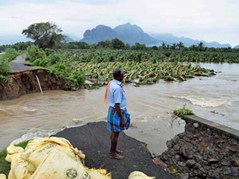 Cyclone Ockhi: Death toll climbs to 58 in Kerala; Centre continues search operations in high seas to locate missing fishermen Cyclone Ockhi: Death toll climbs to 58 in Kerala; Centre continues search operations in high seas to locate missing fishermen