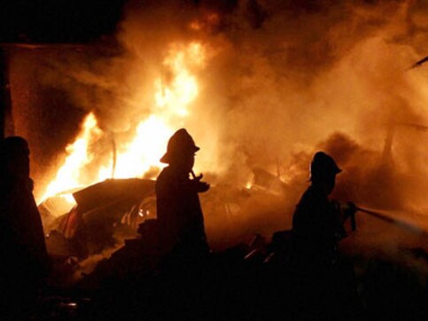 Massive fire engulfs chemical plant in Vadodara, fire engines rushed, no reports of casualty yet Massive fire engulfs chemical plant in Vadodara, fire engines rushed, no reports of casualty yet