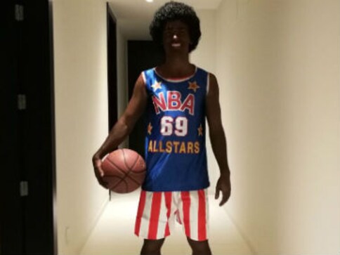 Atletico Madrid star Antoine Griezmann under fire for posting 'blackface picture' on Twitter Atletico Madrid star Antoine Griezmann under fire for posting 'blackface picture' on Twitter