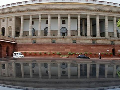 Trinamool MPs in Parliament protest against Centre's move to link Aadhaar with bank accounts Trinamool MPs in Parliament protest against Centre's move to link Aadhaar with bank accounts