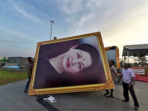 Jayalalithaa's niece Deepa Jayakumar tells probe panel her aunt 'may have been attacked' Jayalalithaa's niece Deepa Jayakumar tells probe panel her aunt 'may have been attacked'