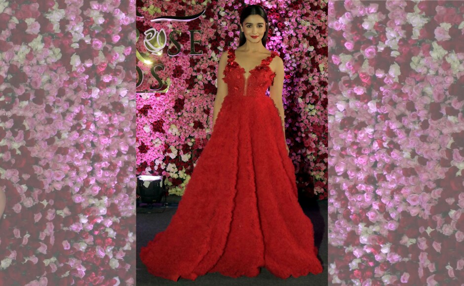 Alia Bhatt received the Versatile Beauty of the Year award. Image by Firstpost/Sachin Gokhale. Alia Bhatt received the Versatile Beauty of the Year award. Image by Firstpost/Sachin Gokhale.