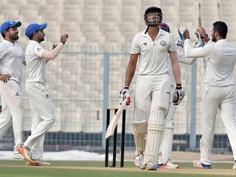 Ranji Trophy: Vidarbha wipe out first innings deficit to lead Karnataka by 79 runs at the end of Day 3 Ranji Trophy: Vidarbha wipe out first innings deficit to lead Karnataka by 79 runs at the end of Day 3