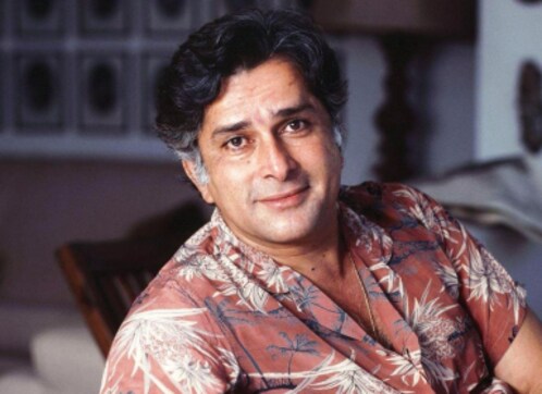 Shashi Kapoor passes away: Rekha, Rani Mukerji, Karisma Kapoor pay tribute at prayer meet Shashi Kapoor passes away: Rekha, Rani Mukerji, Karisma Kapoor pay tribute at prayer meet