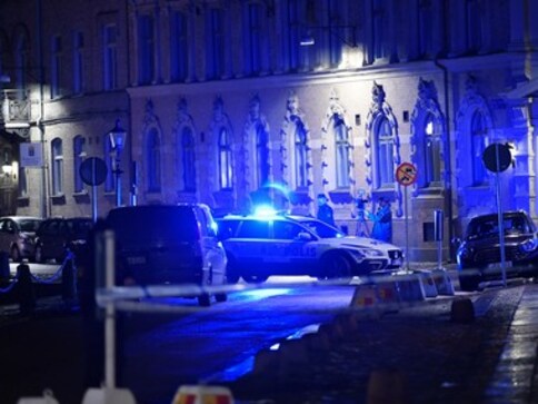 Donald Trump's Jerusalem fallout: Three people arrested for fire-bomb attack in Swedish synagogue Donald Trump's Jerusalem fallout: Three people arrested for fire-bomb attack in Swedish synagogue