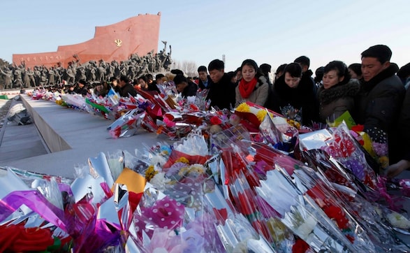 North Koreans gather at Mansu Hill, pay tribute to Kim Jong II on his sixth death anniversary North Koreans gather at Mansu Hill, pay tribute to Kim Jong II on his sixth death anniversary