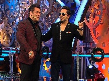 Bigg Boss 11, Episode 84, 24 December 2017: Salman Khan invites Mika Singh to play Santa Claus