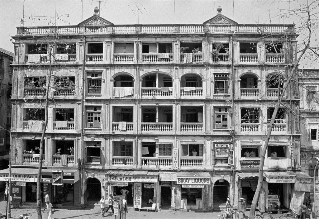 Grant Road Building, Mumbai 1980 ©Sooni Taraporevala. Courtesy Sunaparanta Grant Road Building, Mumbai 1980 ©Sooni Taraporevala. Courtesy Sunaparanta