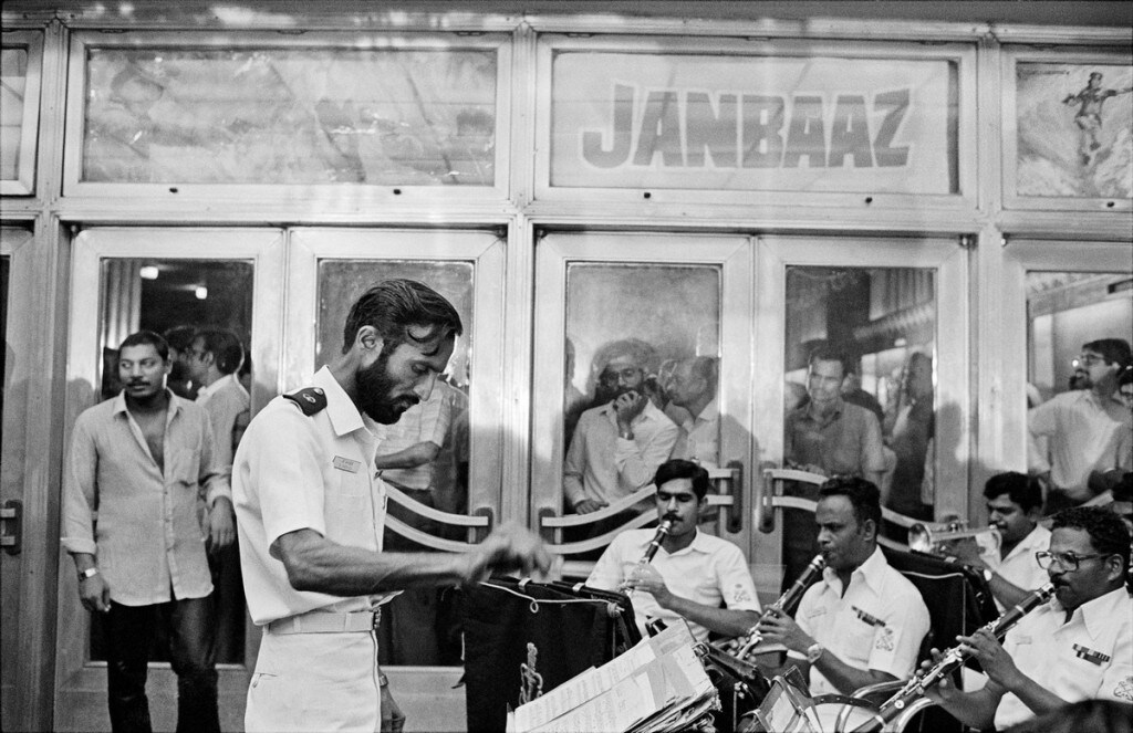 Navy Band, Janbaaz premiere, Metro Cinema, Bombay 1986 ©Sooni Taraporevala. Courtesy Sunaparanta Navy Band, Janbaaz premiere, Metro Cinema, Bombay 1986 ©Sooni Taraporevala. Courtesy Sunaparanta