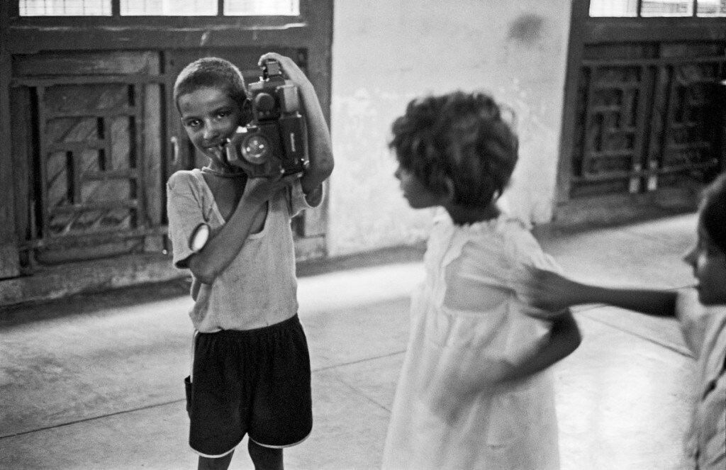 Boy with Camera, Salaam Bombay! Workshop Bombay 1987 ©Sooni Taraporevala. Courtesy Sunaparanta Boy with Camera, Salaam Bombay! Workshop Bombay 1987 ©Sooni Taraporevala. Courtesy Sunaparanta
