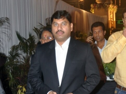 Maharashtra farmer Dharma Patil's death: NCP leader Dhananjay Munde blames Fadnavis govt for 'murder' Maharashtra farmer Dharma Patil's death: NCP leader Dhananjay Munde blames Fadnavis govt for 'murder'