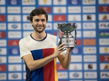 Gilles Simon poses with the singles title. Image courtesy: Maharashtra Open