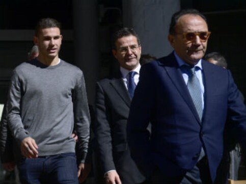 La Liga: Atletico Madrid's Lucas Hernandez marries girlfriend, but faces jail time after breaking restraining order La Liga: Atletico Madrid's Lucas Hernandez marries girlfriend, but faces jail time after breaking restraining order