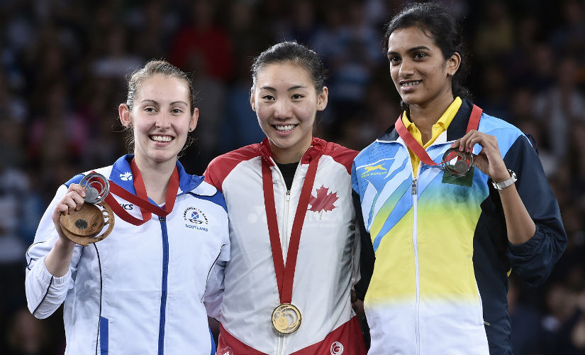Gold medallist Michelle Li poses with Kirsty Gilmour (L) and PV Sindhu (R). AFP