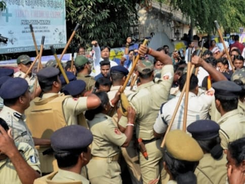 Odisha: BJP, Congress criticise BJD govt over alleged suicide of minor gang-rape victim, call for state-wide shutdown Odisha: BJP, Congress criticise BJD govt over alleged suicide of minor gang-rape victim, call for state-wide shutdown