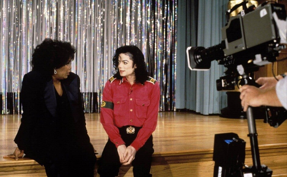 On 10 February, 1993 Oprah sat down with the King of Pop Michael Jackson and discussed things that the pop legend had not spoken about for years. The episode went on to become one of the most watched interview on television history and had a net viewership of over 100 million. Facebook On 10 February, 1993 Oprah sat down with the King of Pop Michael Jackson and discussed things that the pop legend had not spoken about for years. The episode went on to become one of the most watched interview on television history and had a net viewership of over 100 million. Facebook