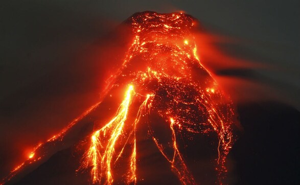 Philippine's Mount Mayon volcano continues to spew ash and lava; thousands forced to evacuate Philippine's Mount Mayon volcano continues to spew ash and lava; thousands forced to evacuate